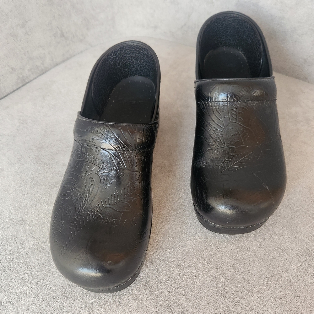 Dansko Clogs Women's 10 Black Leather Embossed Professional Work Comfort Chunky